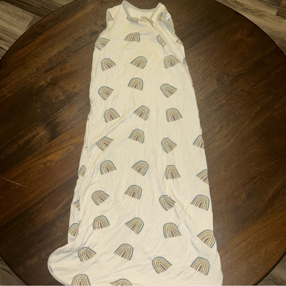 Kyte BABY Cream Sleep Sack with Rainbow Pattern size M